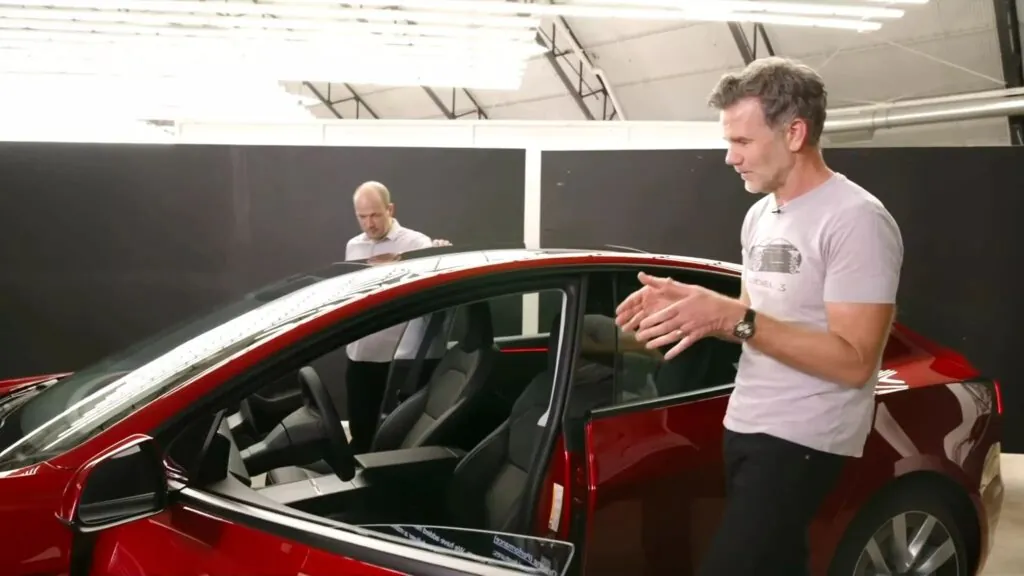 Tesla просматривает дизайн дверных ручек после инцидентов — photo 2