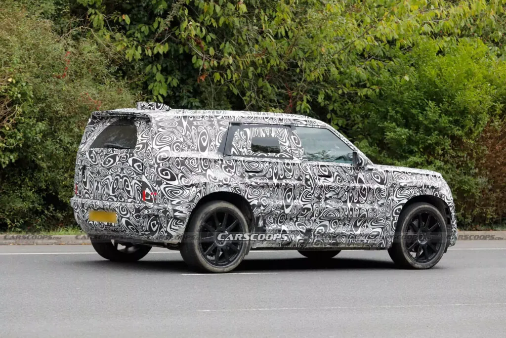 Land Rover готує компактний електричний позашляховик Defender Sport — photo 2