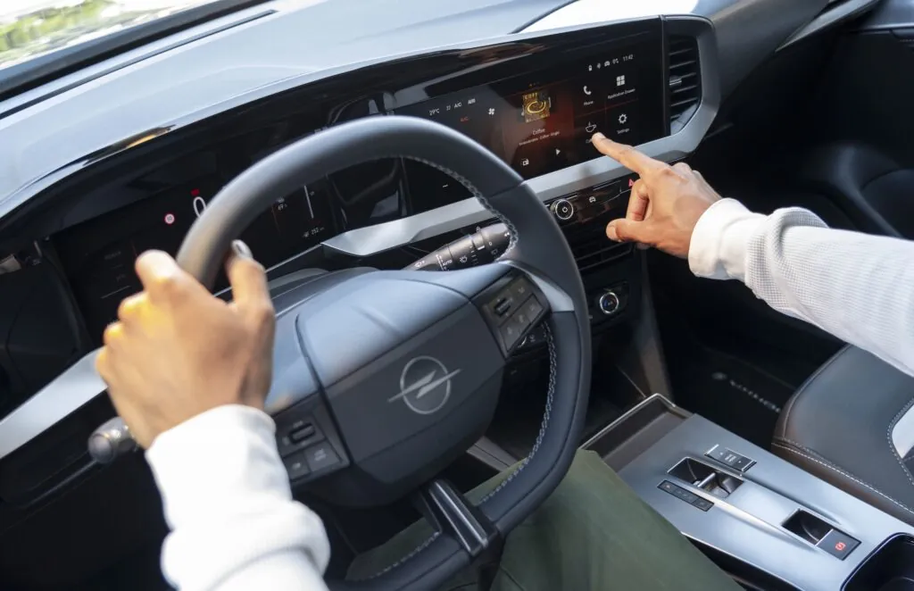 Opel показал идеальный электромобиль для кофеманов — photo 4