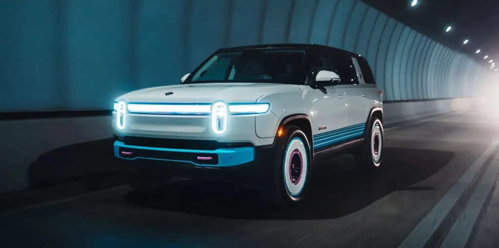 Rivian создал уникальный электромобиль R1S в стиле Miami Vice — photo 3