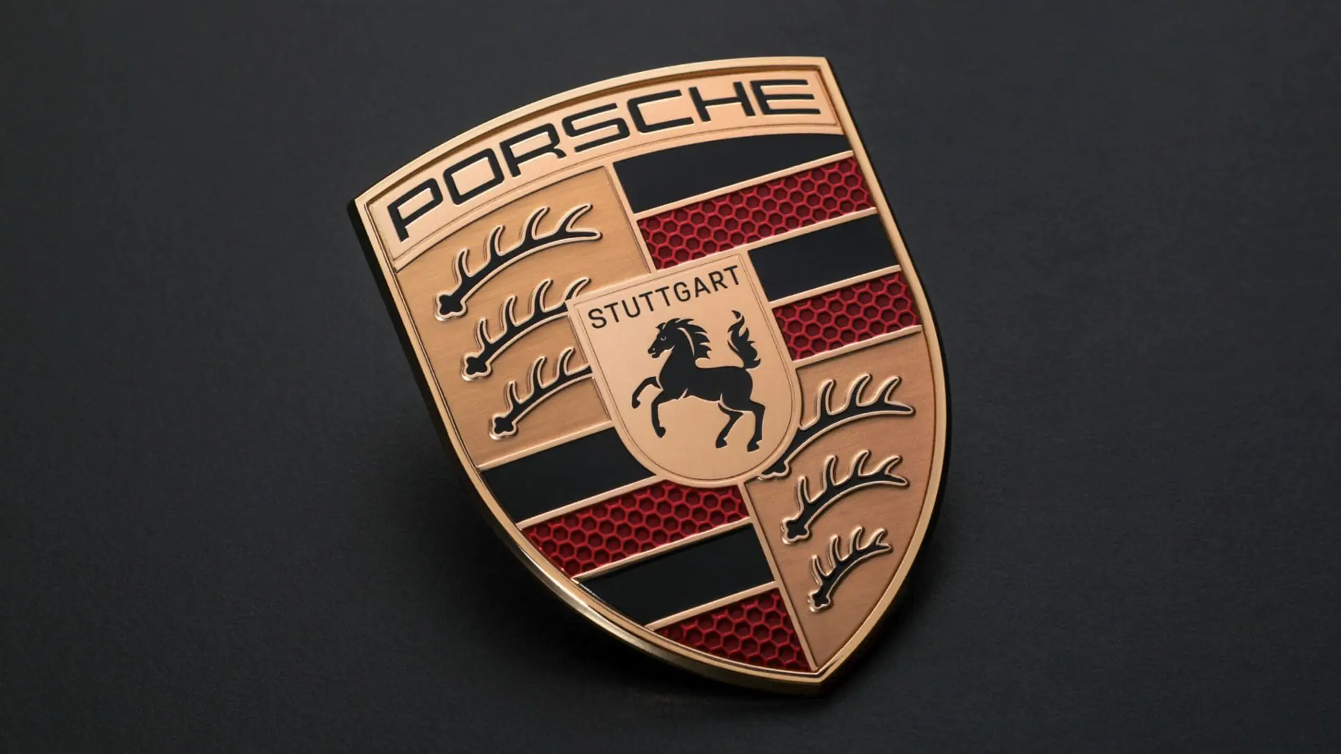 Porsche сосредоточится на исследованиях и создании батарей нового поколения — photo 54570