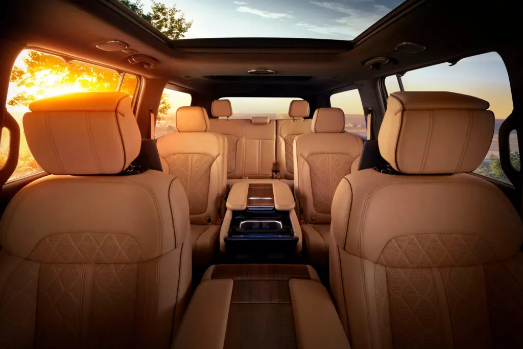 Jeep представил новый электрифицированный внедорожник Grand Wagoneer — photo 4