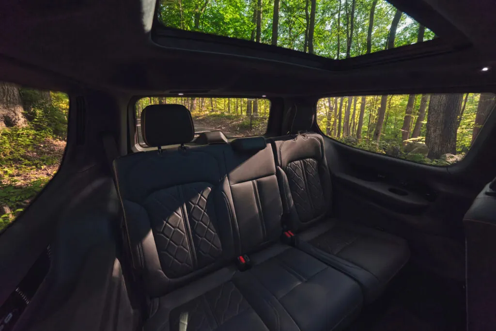 Jeep представил новый электрифицированный внедорожник Grand Wagoneer — photo 3