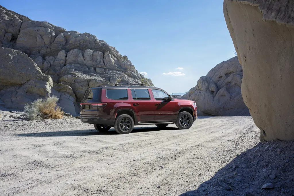 Jeep представил новый электрифицированный внедорожник Grand Wagoneer — photo 8