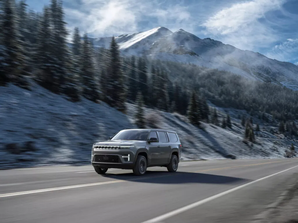 Jeep представил новый электрифицированный внедорожник Grand Wagoneer — photo 2