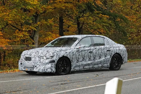 Мерседес активно тестирует будущий электрический седан E-Class EQ — photo 60873