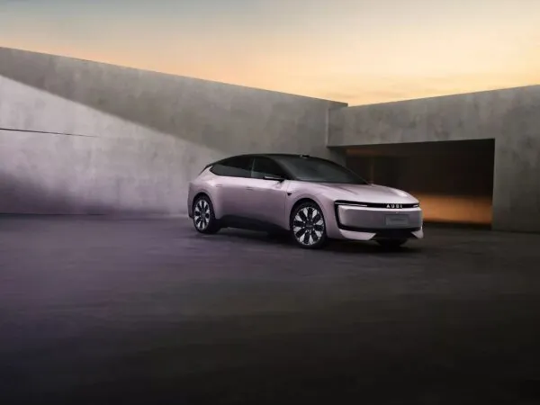 Почему роскошный электромобиль AUDI E5 Sportback стоит всего  тысяч? — photo 58425