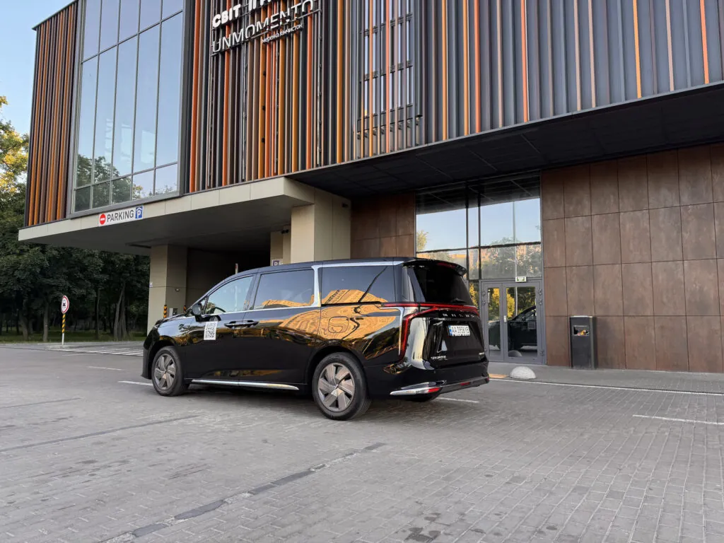 Обзор Maxus MIFA 9: Электрический бизнес-джет на колесах или компромисс на миллион? — photo 22