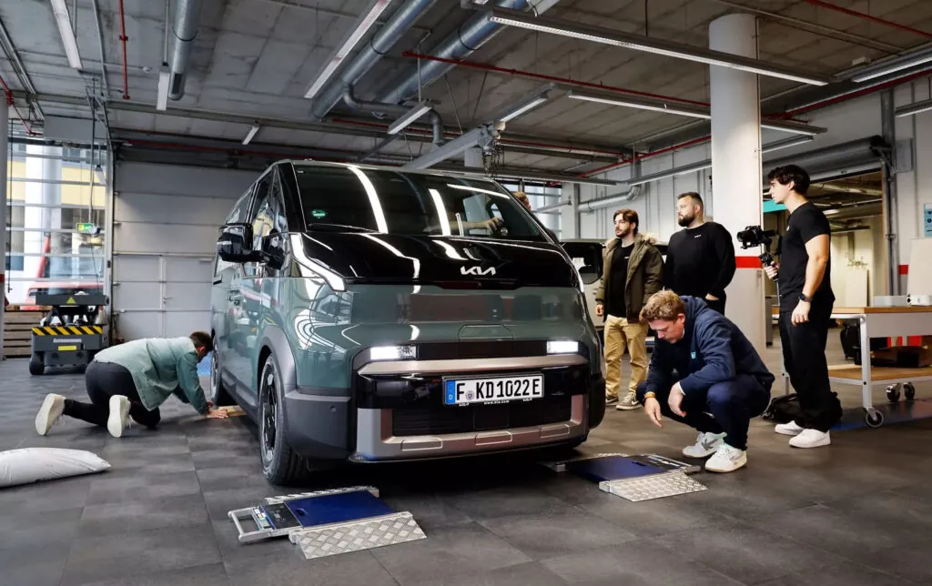 Электрован Kia PV5 установила мировой рекорд пробега — photo 4 Электрован Kia PV5 установила мировой рекорд пробега — photo 4