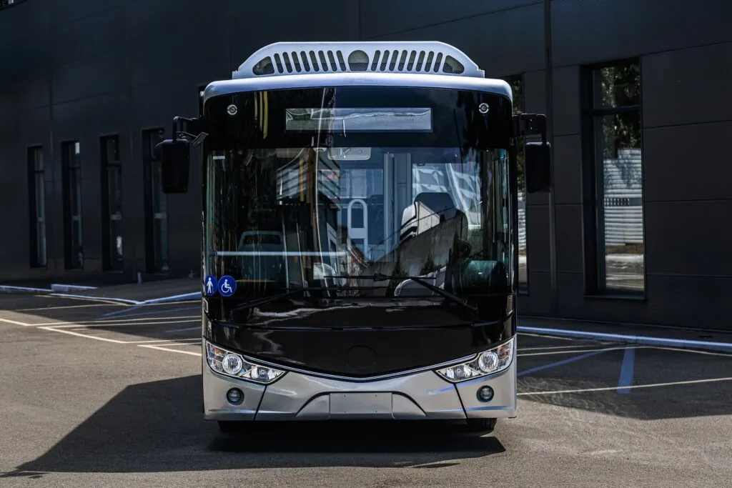 На выставке “Коммунтех-2025” показали электрический автобус Ostcar 8 — photo 2 На выставке “Коммунтех-2025” показали электрический автобус Ostcar 8 — photo 2