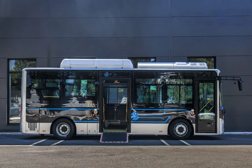 На выставке “Коммунтех-2025” показали электрический автобус Ostcar 8 — photo 5 На выставке “Коммунтех-2025” показали электрический автобус Ostcar 8 — photo 5