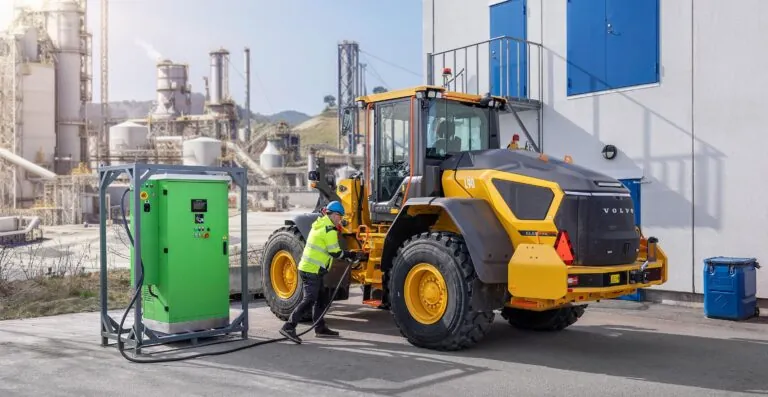 Перший електричний навантажувач Volvo L90 Electric вже працює у клієнтів — photo 59965