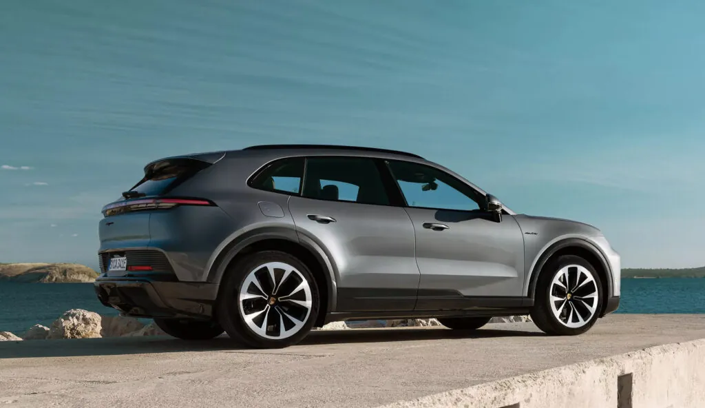 Электрический Cayenne стал самым мощным дорожным Porsche в истории! — photo 3 Электрический Cayenne стал самым мощным дорожным Porsche в истории! — photo 3