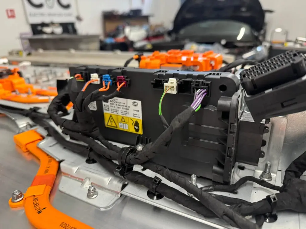 В Хорватии создали съемную батарею, добавляющую электромобилю 100 км — photo 2 В Хорватии создали съемную батарею, добавляющую электромобилю 100 км — photo 2