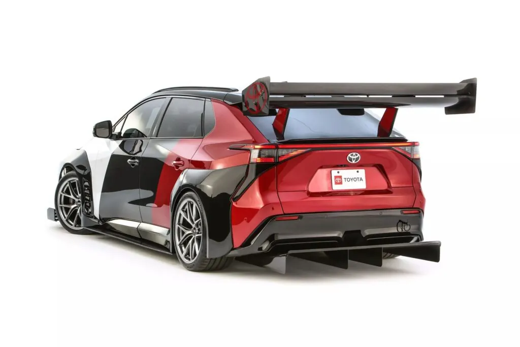 Такого електромобіля від Toyota ще не бачили навіть найвідданіші фанати марки — photo 6