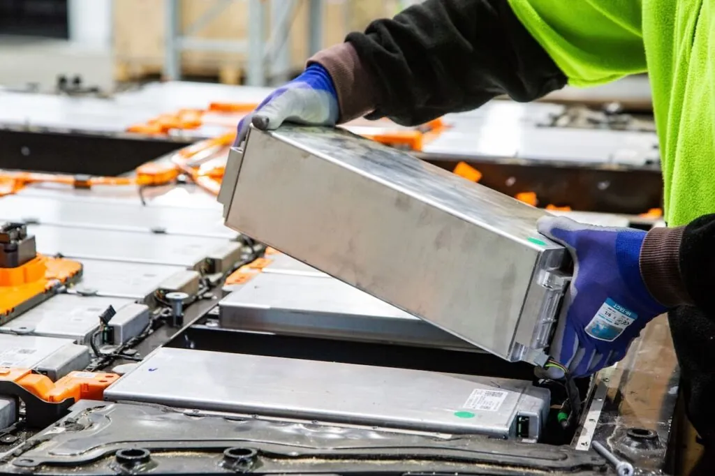 BMW запускает программу по переработке аккумуляторов электромобилей — photo 4 BMW запускает программу по переработке аккумуляторов электромобилей — photo 4