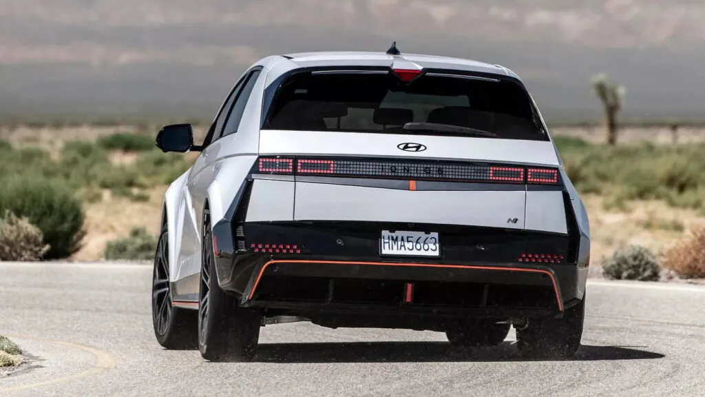 Hyundai дозволяє самостійно ремонтувати електромобілі, «але є одне але» — photo 4 Hyundai дозволяє самостійно ремонтувати електромобілі, «але є одне але» — photo 4