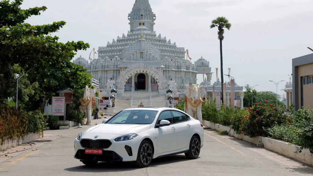 Найнаселеніша країна світу може заборонити автомобілі преміум-класу з ДВЗ — photo 2