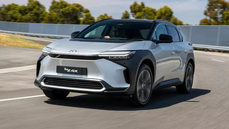 Toyota хочет продлить жизненный цикл автомобилей до девяти лет — photo 62088