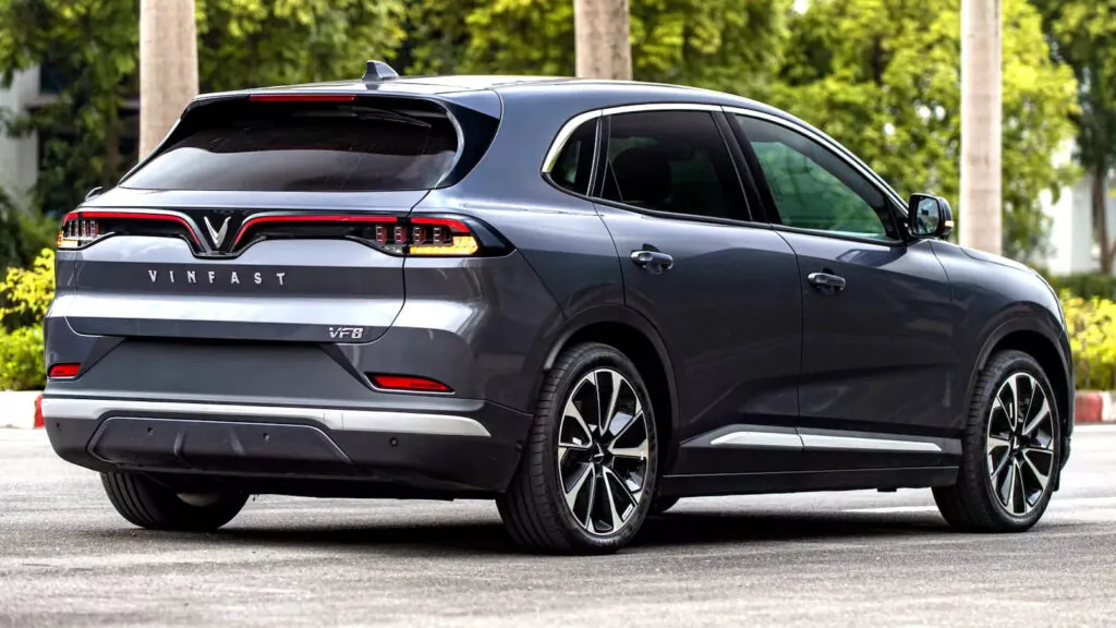 Власники VF 8 подали до суду на VinFast через занадто повільну зарядку — photo 3 Власники VF 8 подали до суду на VinFast через занадто повільну зарядку — photo 3