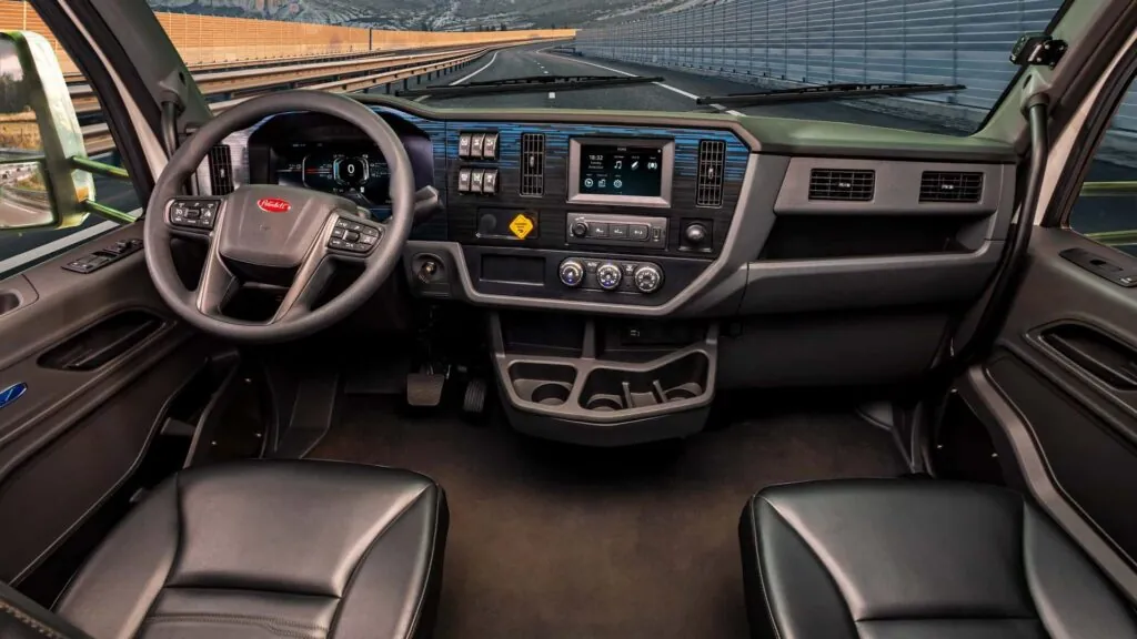 Peterbilt представил линейку электрических грузовиков средней грузоподъемности — photo 5