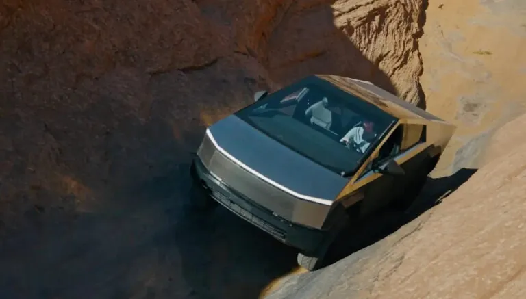 SpaceX рятує Tesla, закупивши Cybertruck на сто мільйонів доларів — photo 66396