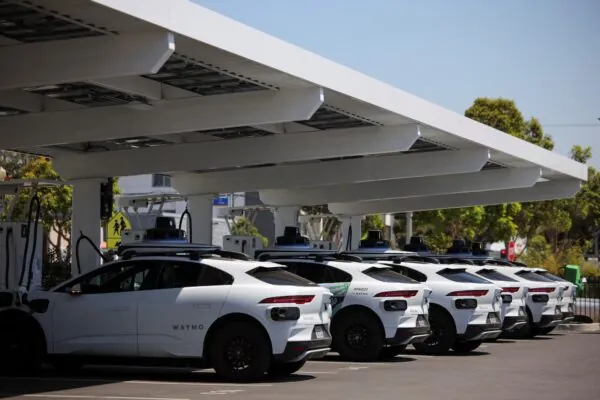 Waymo сталкивается с проблемой подзарядки — photo 64387