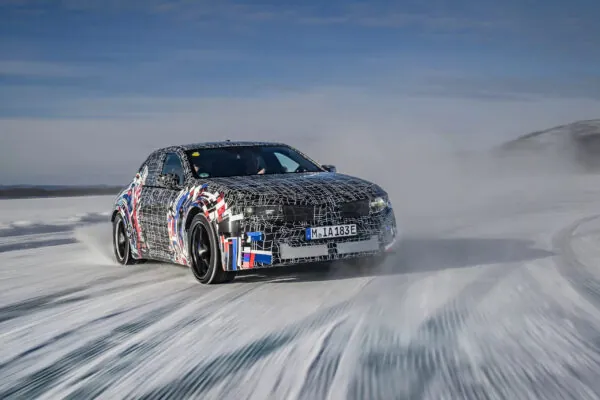 Новый электрический BMW M3 так скучает по ДВС, что «одалживает» звук V10 от M6 — photo 69620