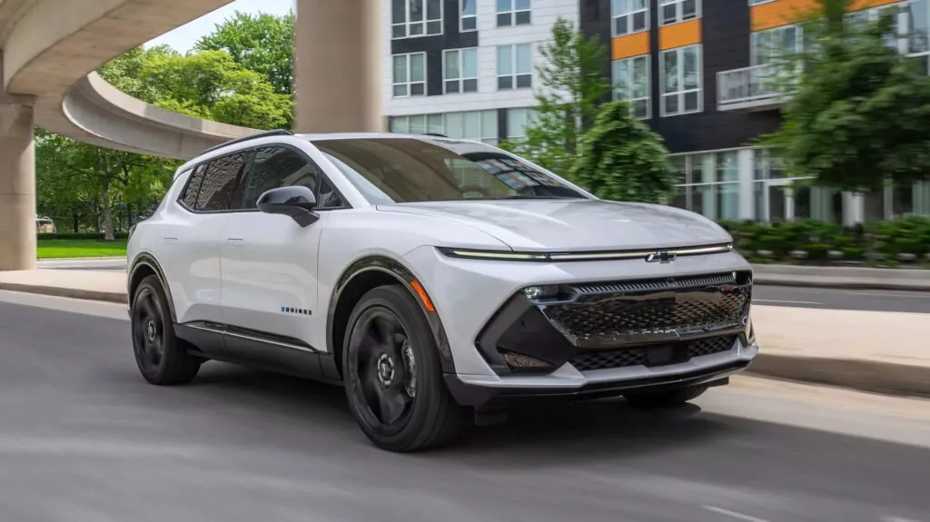 Chevrolet відкликає понад 80 тисяч електрокарів Equinox — photo 4 Chevrolet відкликає понад 80 тисяч електрокарів Equinox — photo 4