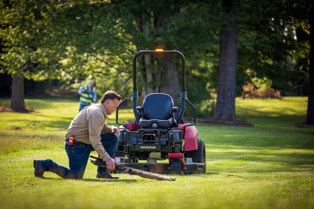 Электрическая газонокосилка Honda имеет батарею больше, чем у большинства плагин-гибридов — photo 2 Электрическая газонокосилка Honda имеет батарею больше, чем у большинства плагин-гибридов — photo 2