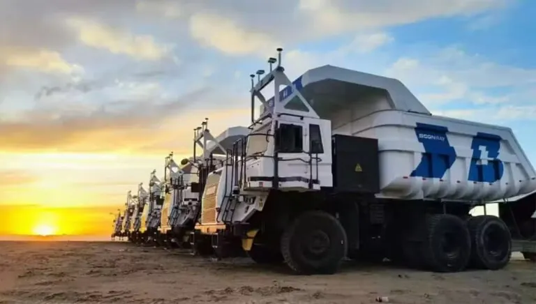 BYD інвестує в автономні електричні вантажівки зі змінними батареями — photo 72181