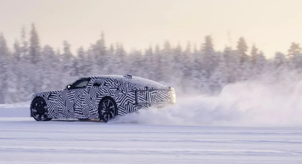 Електричний чотиридверний GT від Jaguar випробовують при -40 °C — photo 2