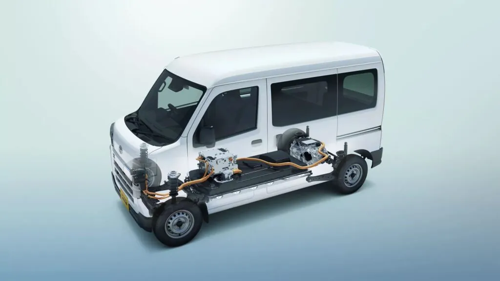 Toyota, Daihatsu и Suzuki выпустили серийные электрические кей-вэны — photo 4