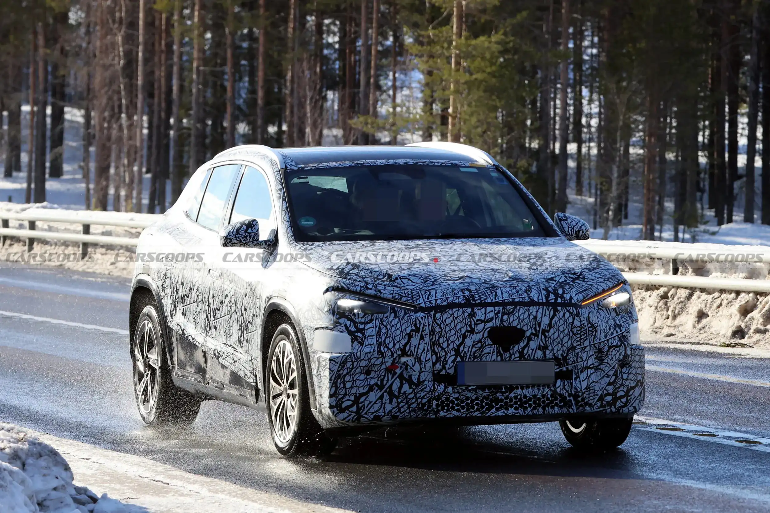 Компактний кросовер Mercedes-Benz GLA отримає електричну EQ версію — photo 76133