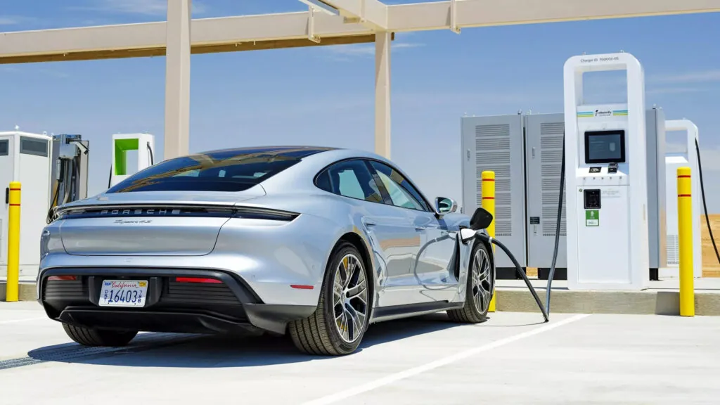 Пошук електромобілів зріс на 20% за тиждень на тлі подорожчання пального — photo 3 Пошук електромобілів зріс на 20% за тиждень на тлі подорожчання пального — photo 3