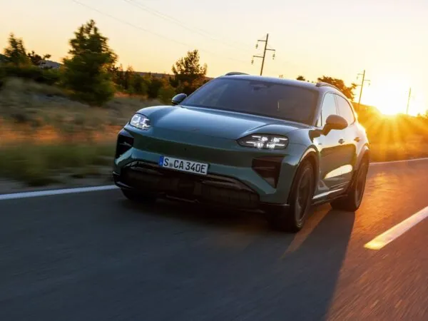 Електричний Porsche Cayenne Electric почали продавати в Україні — photo 74275