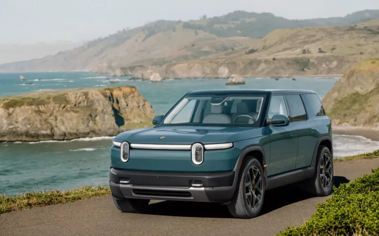 Найдоступніший Rivian спершу з’явиться у найдорожчій версії — photo 75281