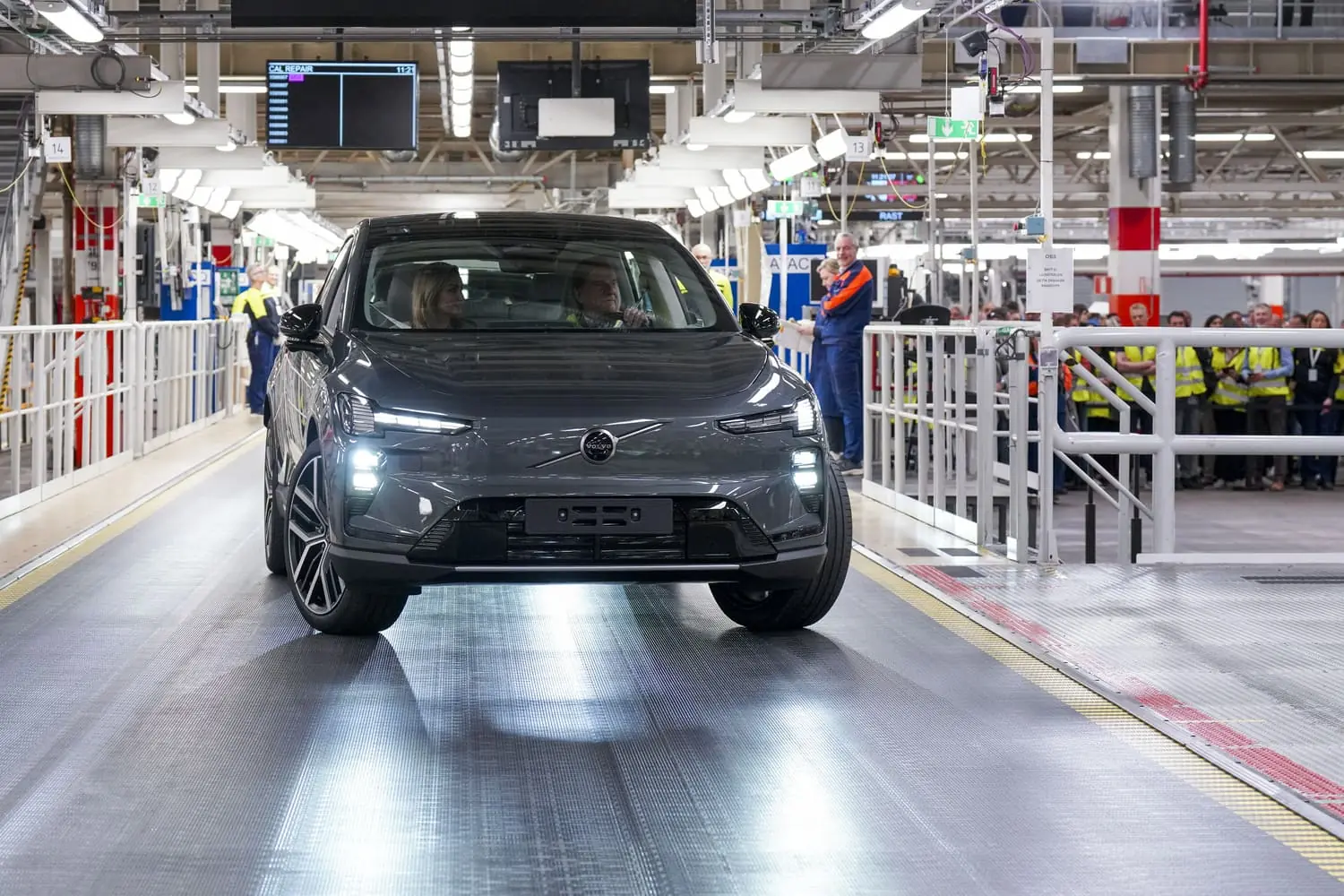 Электрический кроссовер Volvo EX60 уже на конвейере – и скоро в Украине — photo 80923
