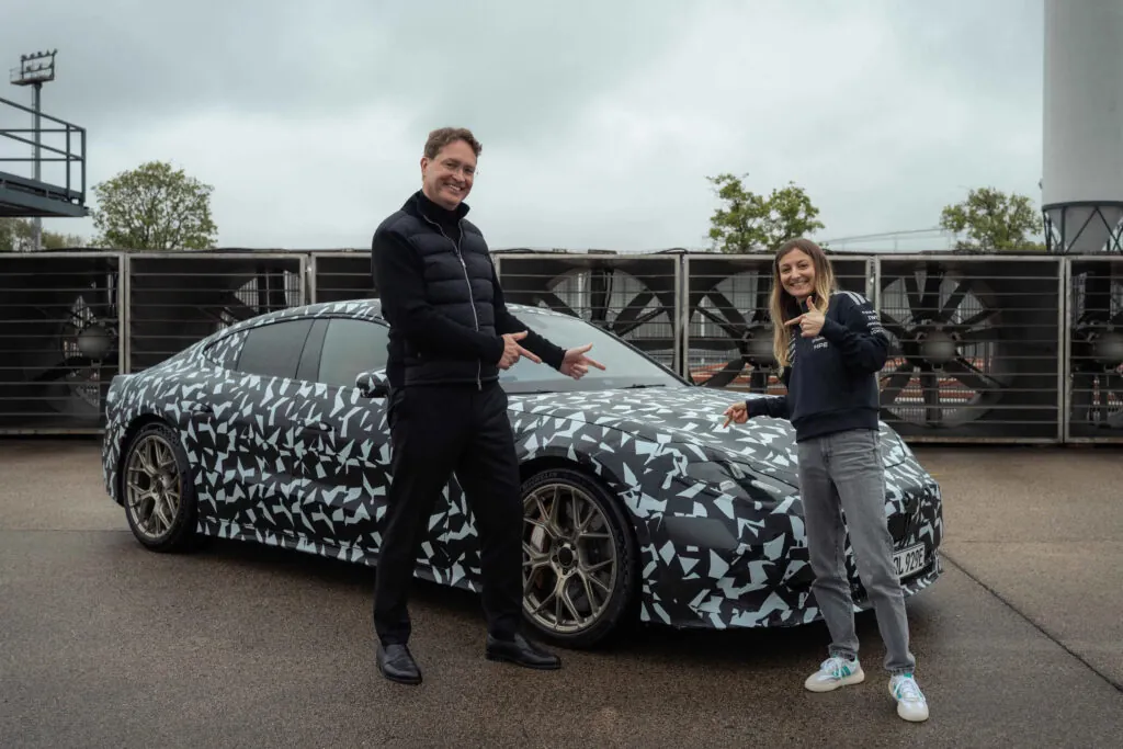 AMG GT 4-Door Coupe отримає синтетичний звук V8 та штучне перемикання передач — photo 3 AMG GT 4-Door Coupe отримає синтетичний звук V8 та штучне перемикання передач — photo 3