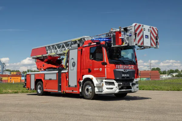 MAN и Rosenbauer создали первую в мире полностью электрическую автолестницу — photo 84953