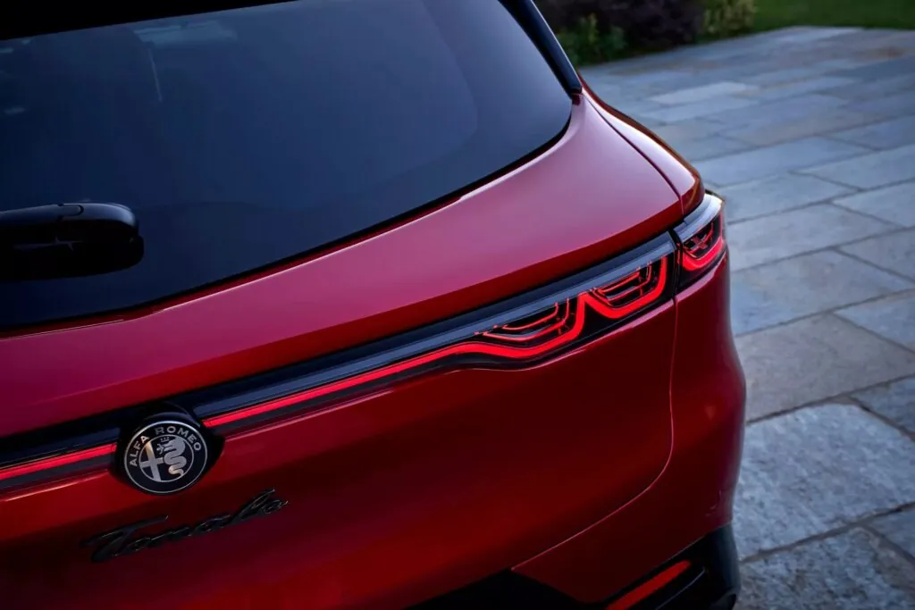 Alfa Romeo оновила Tonale, і цей рестайлінг може стати для моделі останнім — photo 3
