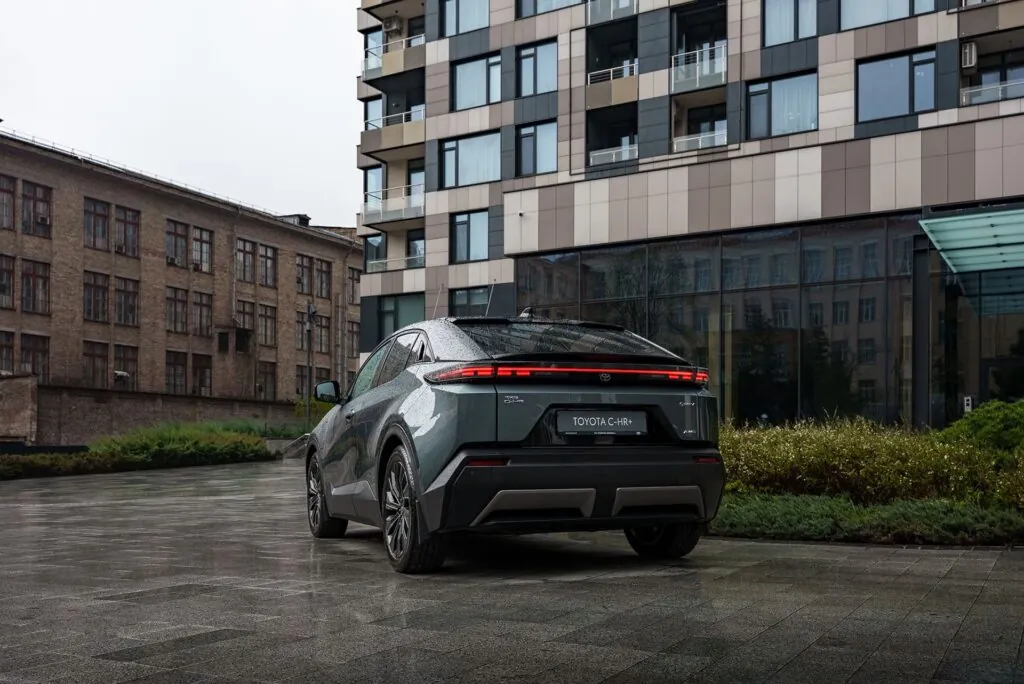Toyota офіційно презентувала лінійку нових електромобілів в Україні — photo 4