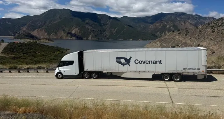 Tesla Semi поразила автоперевозчиков экономичностью — photo 85380
