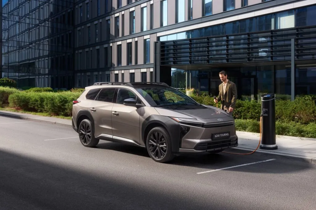 Toyota офіційно презентувала лінійку нових електромобілів в Україні — photo 12