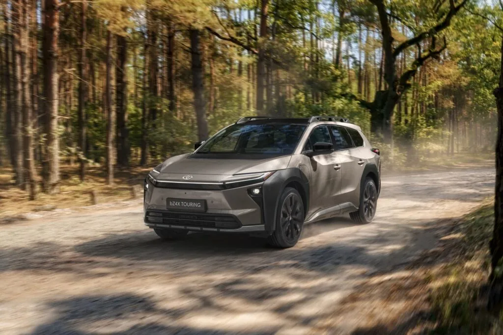 Toyota офіційно презентувала лінійку нових електромобілів в Україні — photo 7