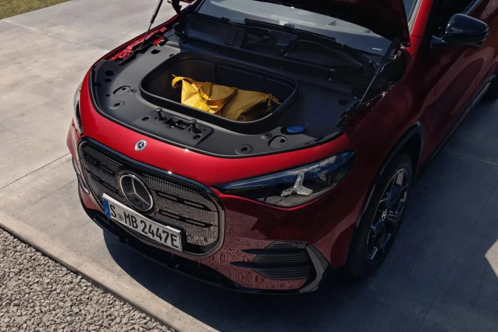 Обновленный Mercedes GLA получил гибридные и полностью электрические версии — photo 4