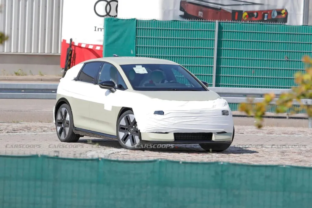 Самый дешевый электромобиль Audi фотошпионы сняли со всех сторон — photo 2