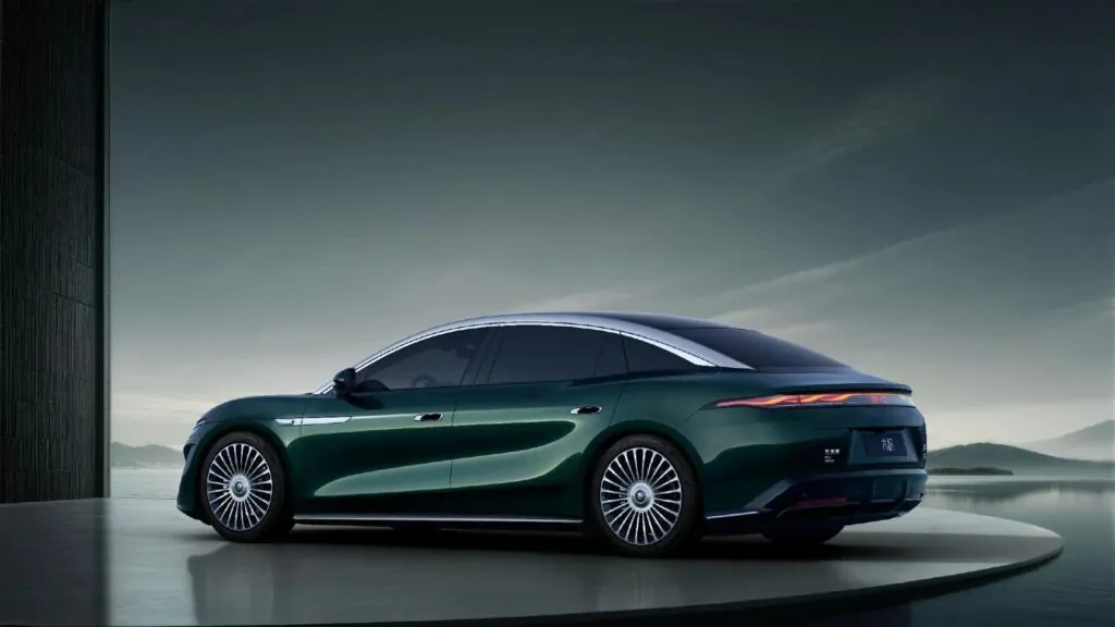 Новий BYD Da Han довший за Mercedes S-Class та має запас ходу понад 1000 км — photo 5