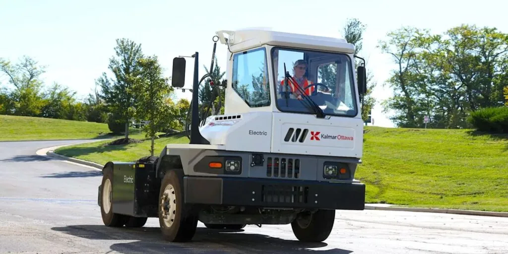 Портові тягачі Kalmar Ottawa переходять на електротягу — photo 2
