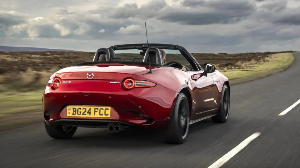 Наступне покоління родстеру Mazda MX-5 стане електричним — photo 3